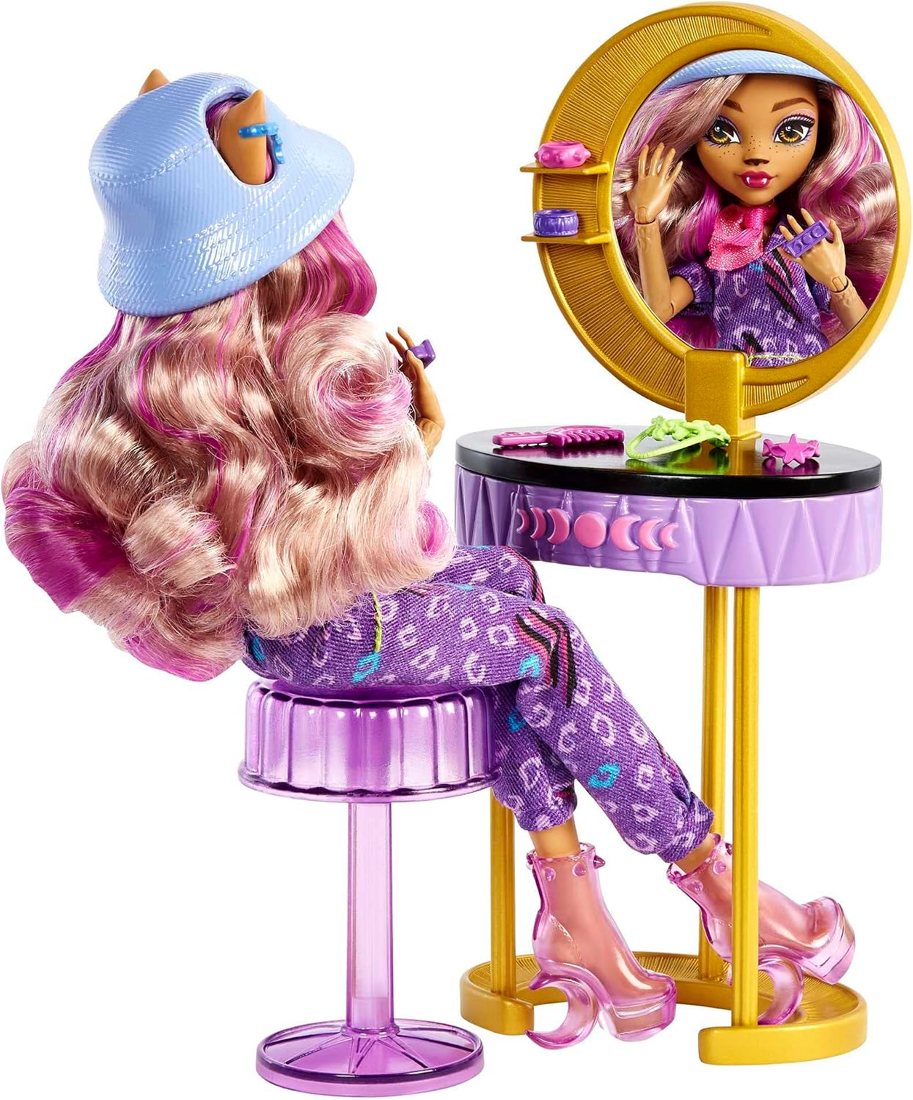Clawdeen Wolf Boo-tique Studio Playset view 5