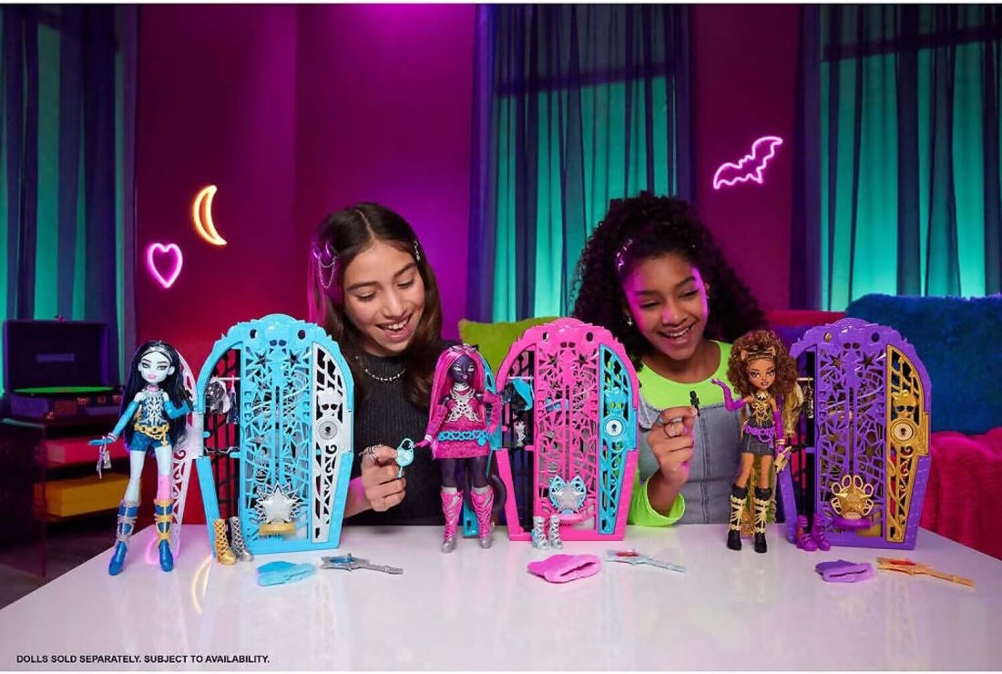 Clawdeen Wolf Hauntlywood Mysteries Closet Set view 5