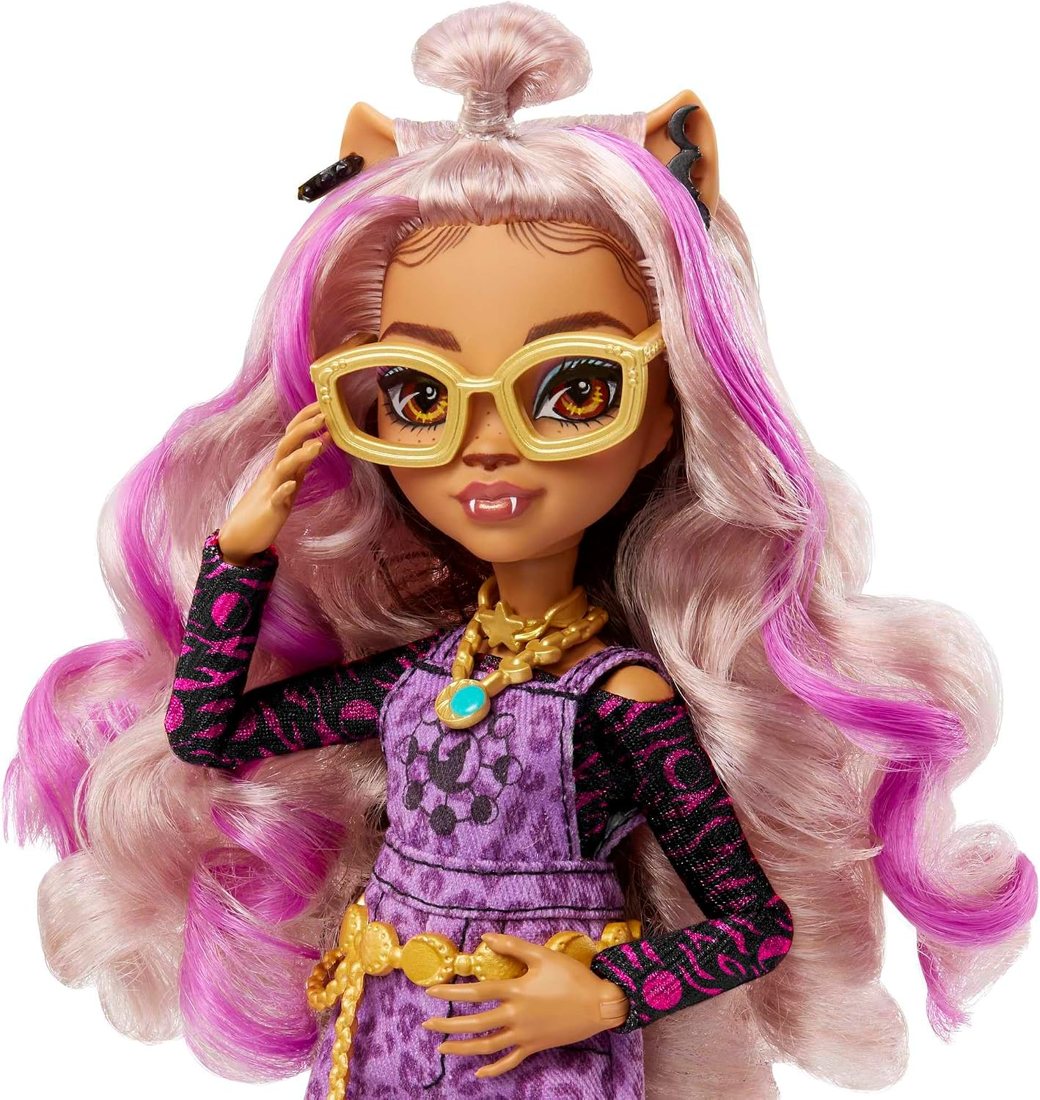 Clawdeen Wolf Signature Look Doll view 5