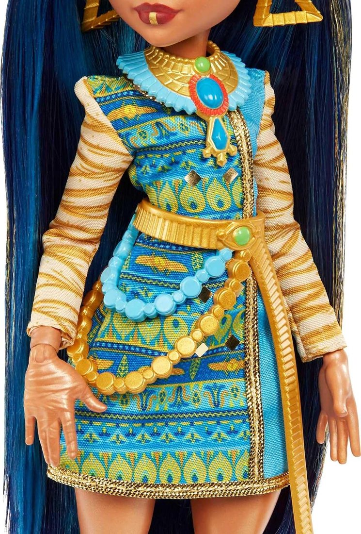 Cleo De Nile Signature Look Doll view 6