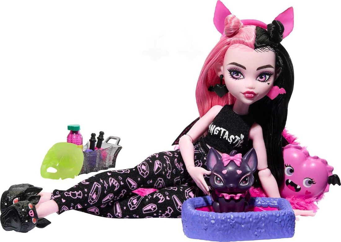 Draculaura Creepover Party Doll with Bat view 6