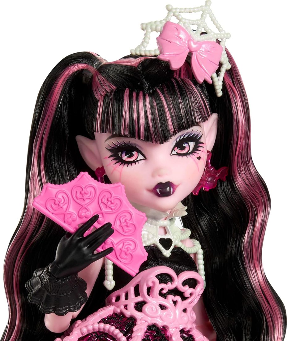 Draculaura Scary Sweet Birthday Doll view 6